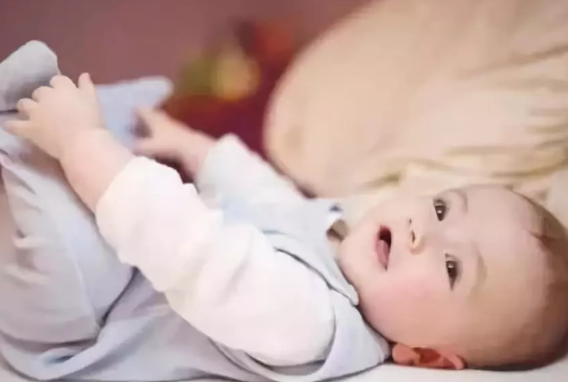 寶寶放空屁是肚子餓嗎 寶寶放空屁媽媽應該怎么做 寶寶放空屁是肚子餓嗎 寶寶放空屁媽媽應該怎么做