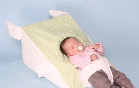 寶寶一歲前要用枕頭嗎 寶寶枕頭如何挑選