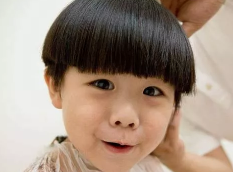 寶寶頭發(fā)又黃又少究竟是怎么回事 如何讓寶寶發(fā)質(zhì)更好 寶寶頭發(fā)又黃又少究竟是怎么回事 如何讓寶寶發(fā)質(zhì)更好