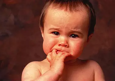 夏季給寶寶剃光頭能預(yù)防痱子嗎 小孩子長(zhǎng)痱子該怎么應(yīng)對(duì)