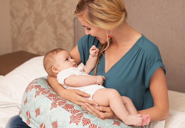 順產(chǎn)和剖腹產(chǎn)哪個開奶快 順產(chǎn)剖腹產(chǎn)怎么喂奶