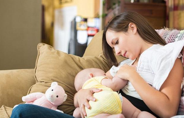 順產(chǎn)和剖腹產(chǎn)哪個開奶快 順產(chǎn)剖腹產(chǎn)怎么喂奶