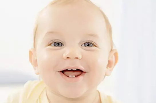 寶寶乳牙長歪了怎么辦 寶寶乳牙長歪了有什么影響 寶寶乳牙長歪了怎么辦 寶寶乳牙長歪了有什么影響