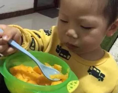 寶寶長牙了能吃西瓜嗎 給寶寶榨西瓜汁喝好不好
