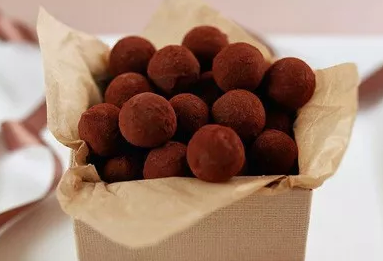 孕婦孕期吃巧克力對(duì)胎兒好嗎 產(chǎn)前吃巧克力能幫助順產(chǎn)嗎