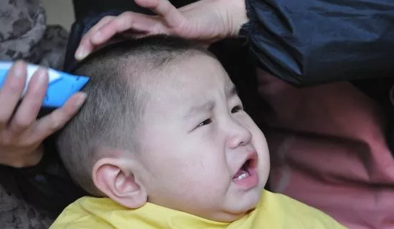 寶寶胎毛什么時候剃最好呢 寶寶冬天出生什么時候剃胎毛