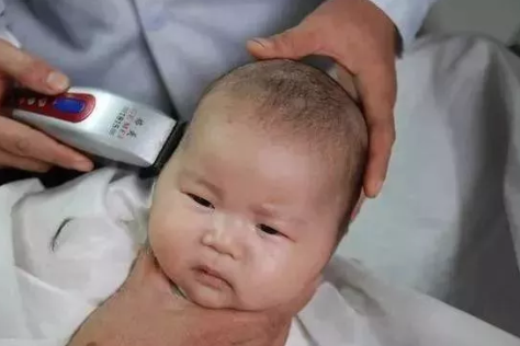 寶寶胎毛什么時候剃最好呢 寶寶冬天出生什么時候剃胎毛