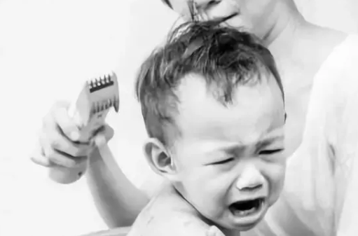 寶寶胎毛什么時候剃最好呢 寶寶冬天出生什么時候剃胎毛