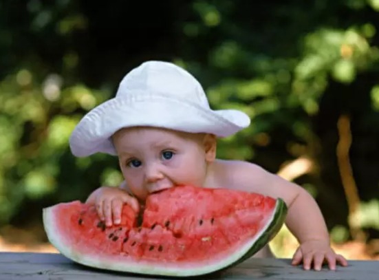 西瓜適合給寶寶吃嗎 給寶寶吃西瓜要注意什么