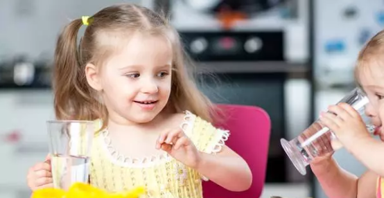 嬰幼兒到底要不要喝水 寶寶喝水有什么禁忌