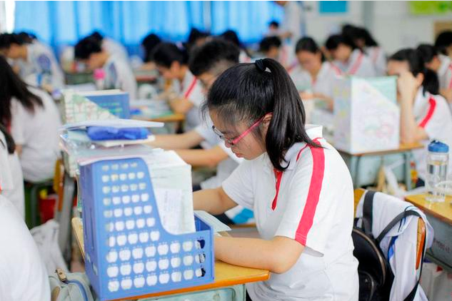 廣東考生考號相連是怎么回事 917名考生考號相連是高考移民嗎