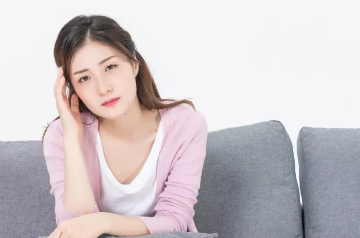 月經(jīng)過(guò)了一個(gè)星期又出血是怎么回事 月經(jīng)過(guò)了出血怎么辦