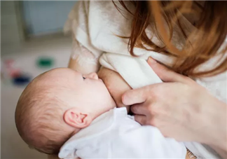 產(chǎn)后漲奶能讓老公吸嗎 產(chǎn)后漲奶痛怎么辦