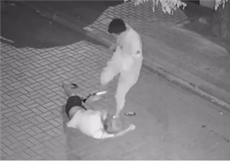 暴打女孩嫌疑人被抓了嗎 嫌疑人暴打女孩的原因是什么