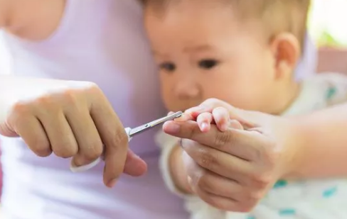 新生兒多久能剪指甲 新生兒剪指甲有講究嗎 