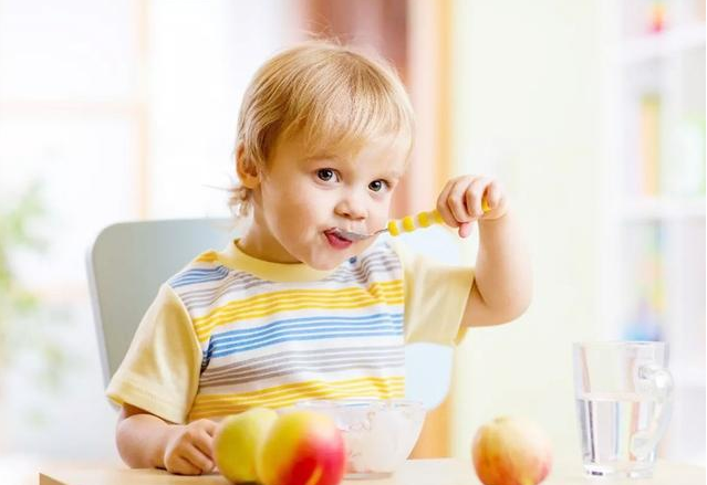 6歲女童吃飯慢被幼師毆打是怎么回事 女童因吃飯慢被幼師毆打事件經過 6歲女童吃飯慢被幼師毆打是怎么回事 女童因吃飯慢被幼師毆打事件經過