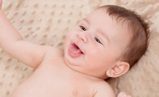 孩子嘴里的馬牙能挑破嗎 如何區(qū)分馬牙和鵝口瘡 孩子嘴里的馬牙能挑破嗎 如何區(qū)分馬牙和鵝口瘡