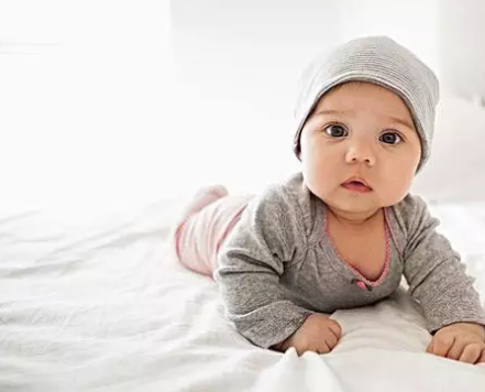 小孩子說夢話是怎么回事 小孩子說夢話正常嗎