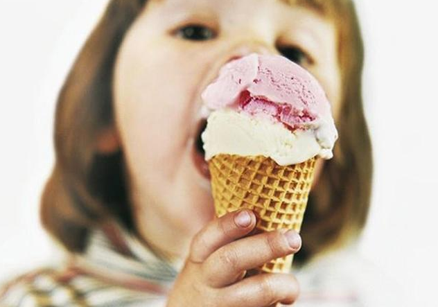 寶寶可以吃雪糕嗎 寶寶多大可以吃雪糕 寶寶可以吃雪糕嗎 寶寶多大可以吃雪糕