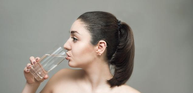 孕婦羊水少多喝水就可以了嗎 孕婦喝水越多羊水越多嗎