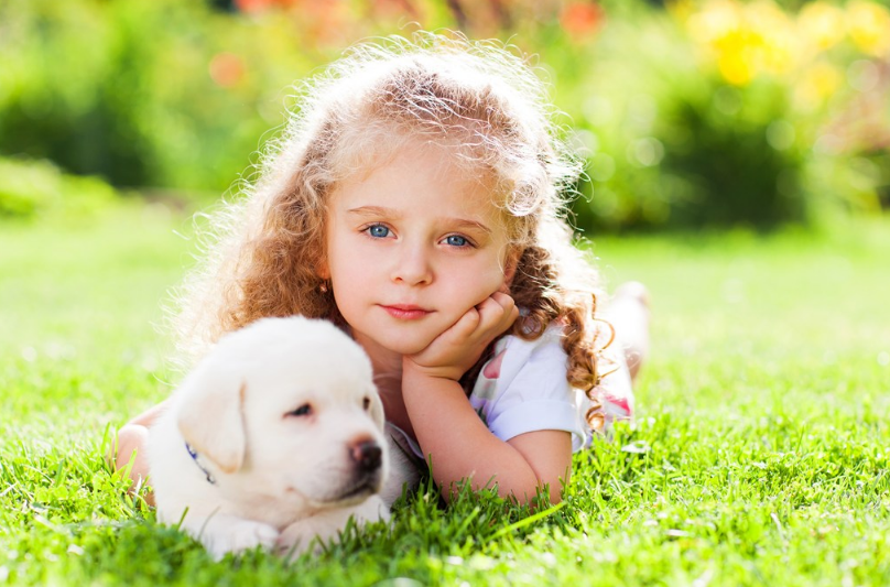 為什么有的孩子開始說話比較遲 孩子說話吃是好還是壞