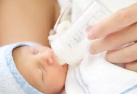 新生兒吐奶是什么原因  新生兒吐奶的處理措施