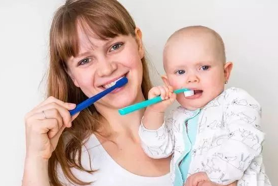 寶寶刷牙的最佳年齡 寶寶刷牙用什么牙膏好