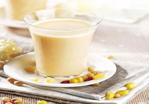 嬰兒可以喝豆?jié){嗎 嬰兒喝豆?jié){有什么好處 嬰兒可以喝豆?jié){嗎 嬰兒喝豆?jié){有什么好處