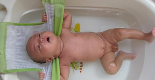 男寶寶勃起是性早熟嗎 男寶寶性早熟的癥狀