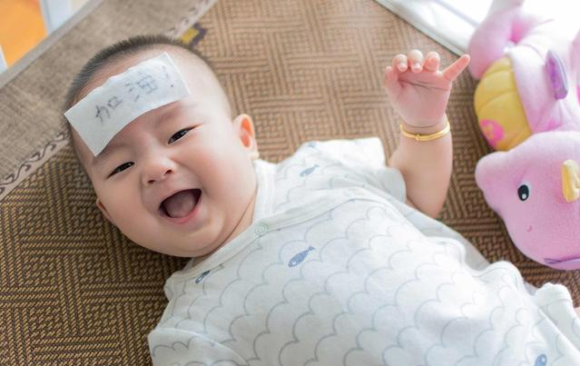 連續(xù)發(fā)燒會(huì)燒成肺炎嗎 判斷孩子肺炎有哪些表現(xiàn)