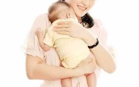 寶寶為什么喜歡豎抱 寶寶豎抱有什么危害