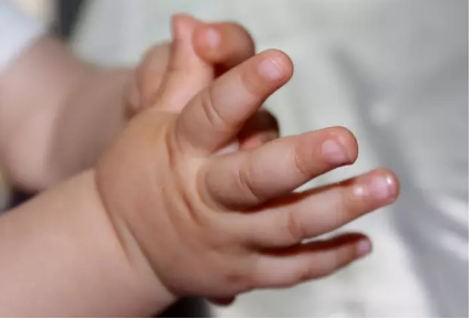 新生兒多久才能剪指甲 如何給寶寶剪指甲才安全