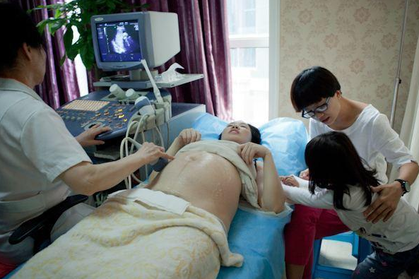 孕媽媽內(nèi)檢對胎兒會有影響嗎 孕婦如何能減輕內(nèi)檢的疼痛