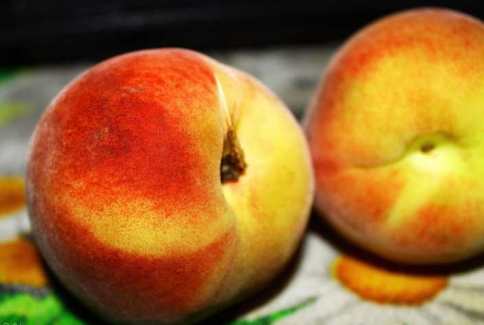 孩子吃桃子好不好 給孩子吃桃子要注意什么 孩子吃桃子好不好 給孩子吃桃子要注意什么