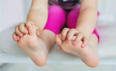 寶寶光腳走路會影響健康嗎 寶寶光腳走路有什么好處