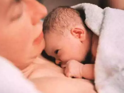 寶寶餓了還是腸絞痛怎么看 寶寶腸絞痛的癥狀有哪些 寶寶餓了還是腸絞痛怎么看 寶寶腸絞痛的癥狀有哪些