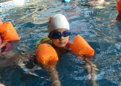 孩子第一次去游泳心情說說 孩子第一次游泳的開心句子