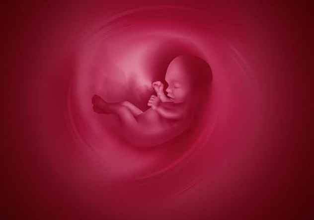 羊水過(guò)少可以順產(chǎn)嗎 羊水偏少或過(guò)少的危害是什么