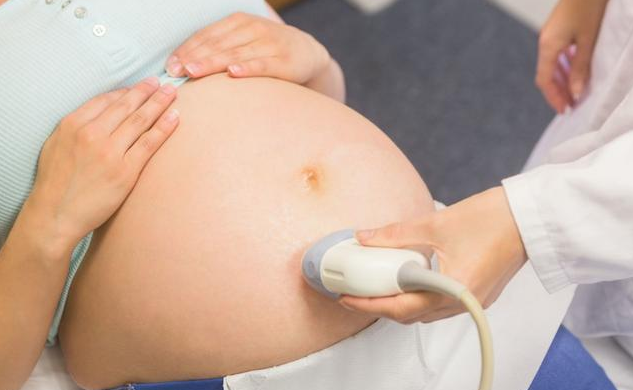 羊水過(guò)少可以順產(chǎn)嗎 羊水偏少或過(guò)少的危害是什么