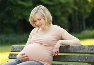 羊水過少可以順產嗎 羊水偏少或過少的危害是什么