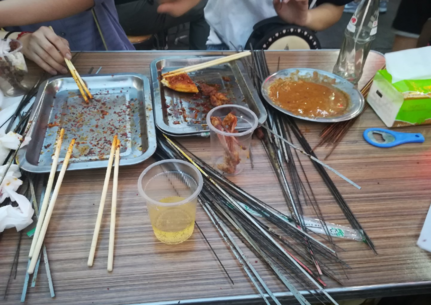 吃烤肉說(shuō)說(shuō)心情短語(yǔ) 和朋友吃烤肉說(shuō)說(shuō)朋友圈 吃烤肉說(shuō)說(shuō)心情短語(yǔ) 和朋友吃烤肉說(shuō)說(shuō)朋友圈