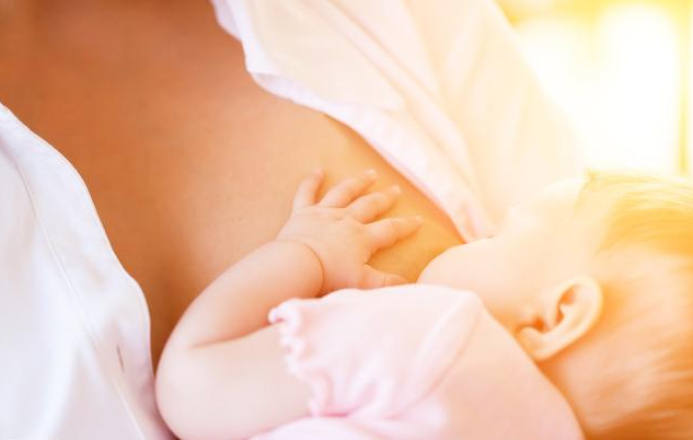 母乳喂養時間越長越好嗎 母乳喂養正確姿勢和步驟