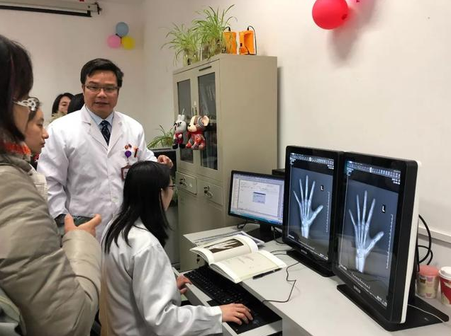 骨齡和實際年齡差多少是異常的 骨齡多少歲就不長高了