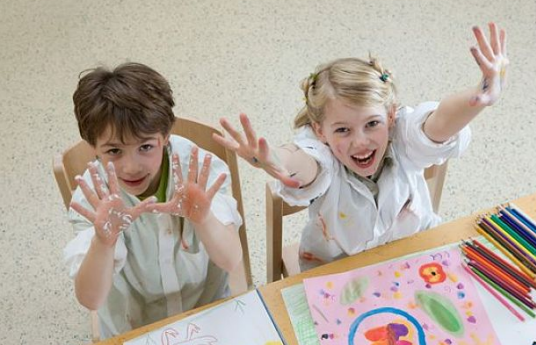 暑假該不該給孩子報補習班 暑假讓孩子玩還是學習好