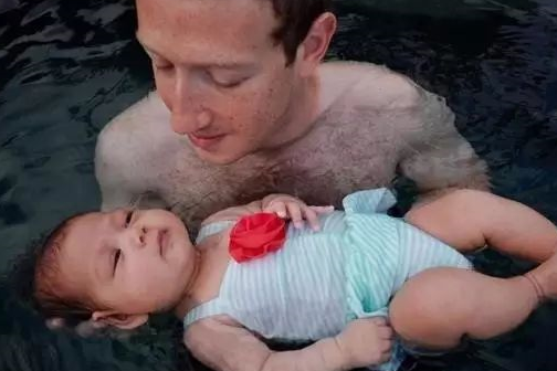 帶孩子去游泳館游泳的朋友圈說說 陪孩子游泳發(fā)朋友圈說說句子