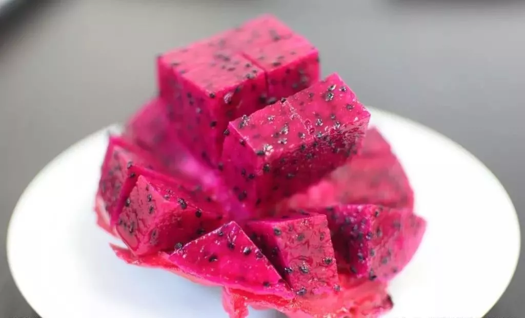 寶寶吃火龍果尿血正常嗎 孩子吃火龍果尿血是什么原因 寶寶吃火龍果尿血正常嗎 孩子吃火龍果尿血是什么原因