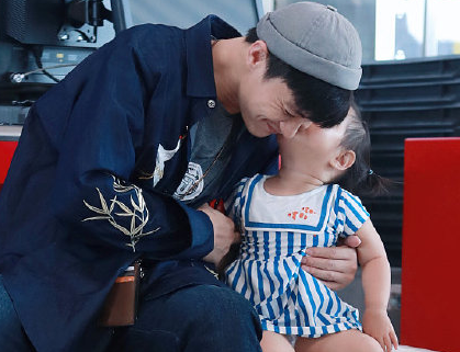 周一圍女兒叫什么名字 周一圍女兒正面照圖片