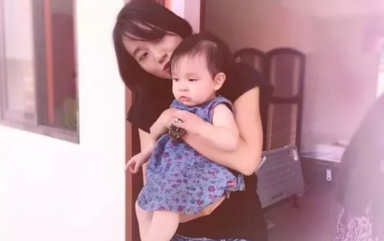 周一圍女兒叫什么名字 周一圍女兒正面照圖片