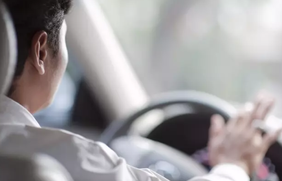 為什么不能把寶寶單獨放車里 不把孩子忘在車內的方法