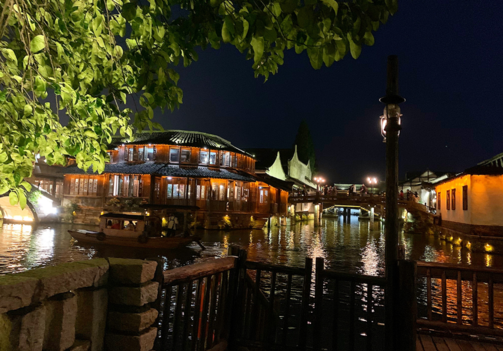 描述夜景的朋友圈配文 夜景發朋友圈配什么話 描述夜景的朋友圈配文 夜景發朋友圈配什么話